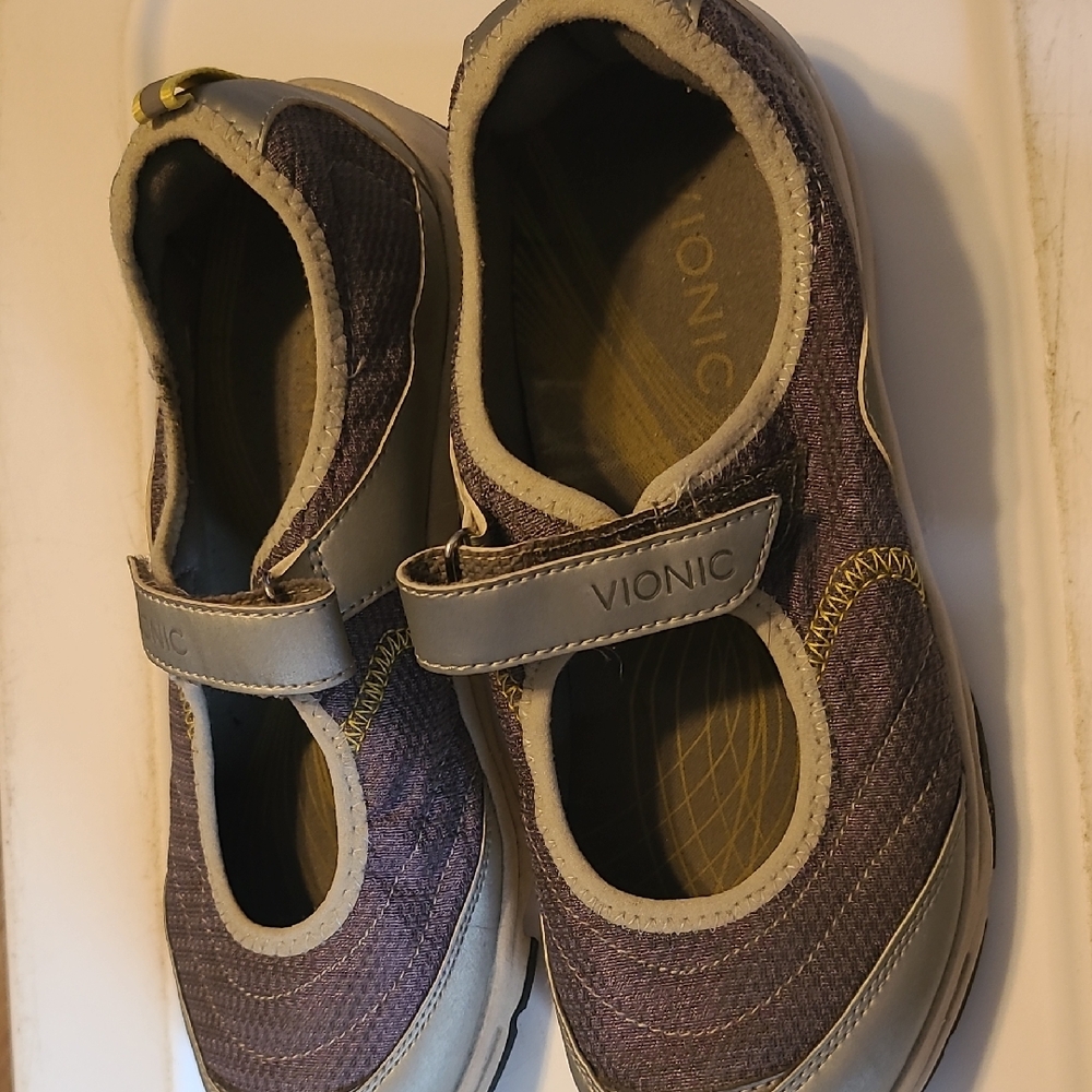 Vionic Mary Jane Sneakers in Gray